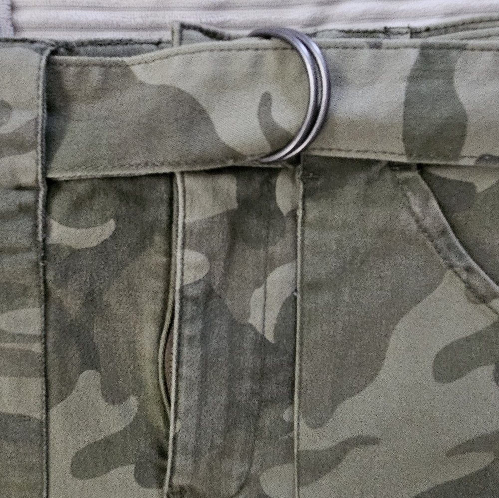 Hollister Camouflage Women's Shorts Size XS - Picture 2 of 6